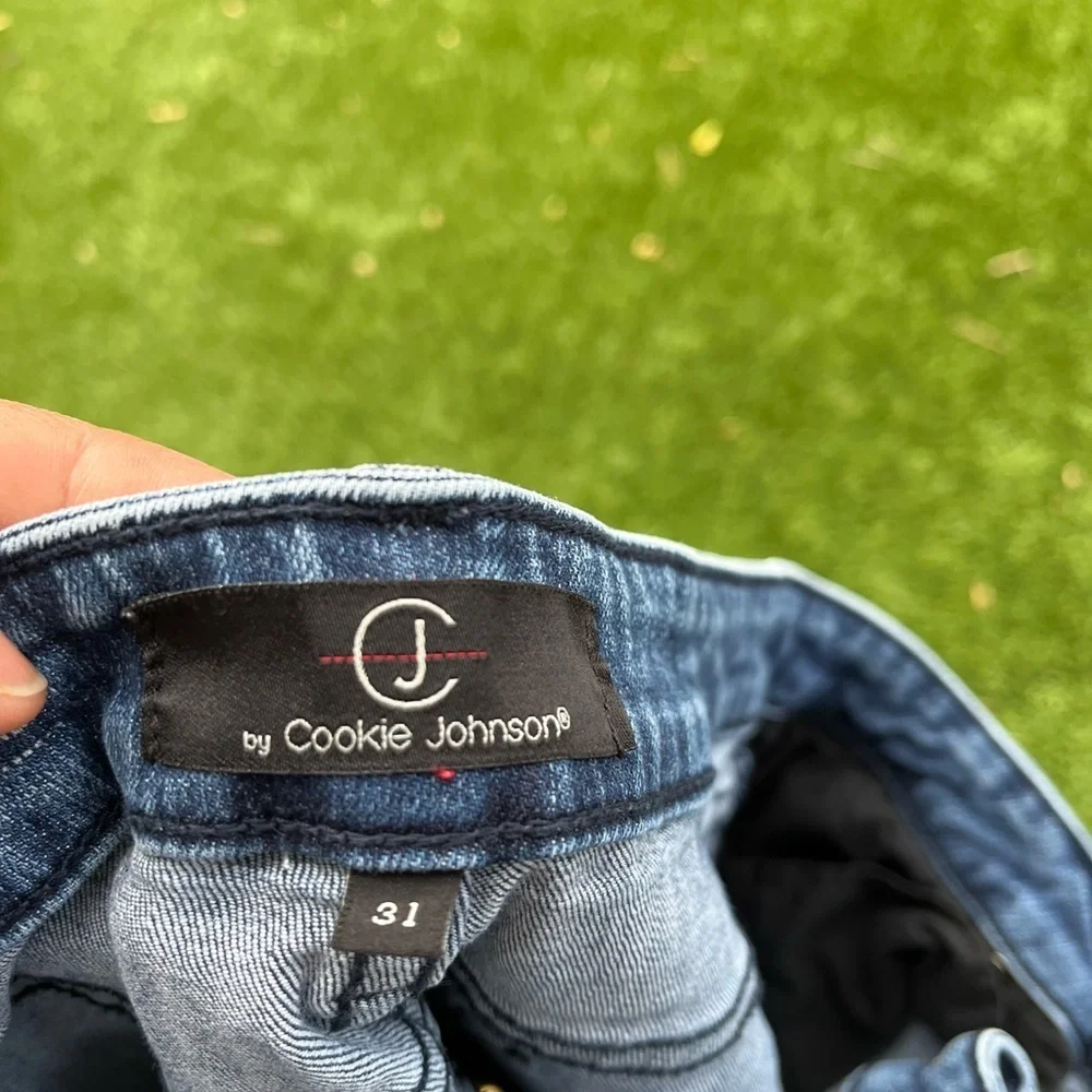 Women Blue Jeans with designer, black frontal patch by Cookie Johnson size 31 - Picture 5 of 5